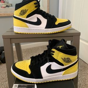 Air Jordan 1 MID SE